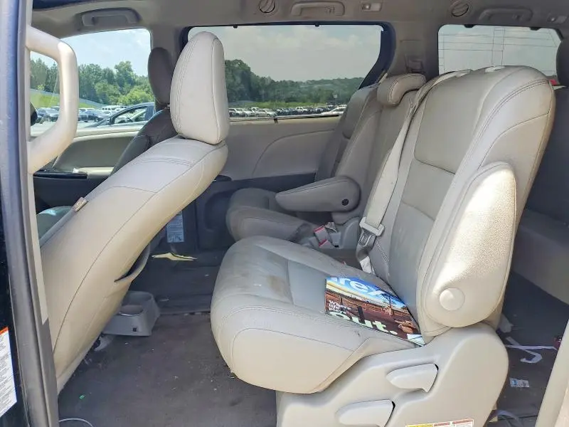 2016 TOYOTA SIENNA XLE 8-PASSENGER  