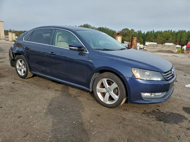 2015 VOLKSWAGEN PASSAT S  