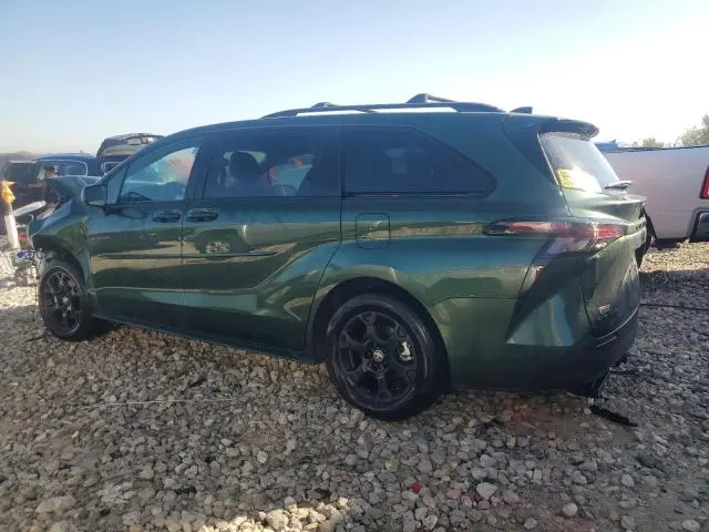 2025 TOYOTA SIENNA XSE  