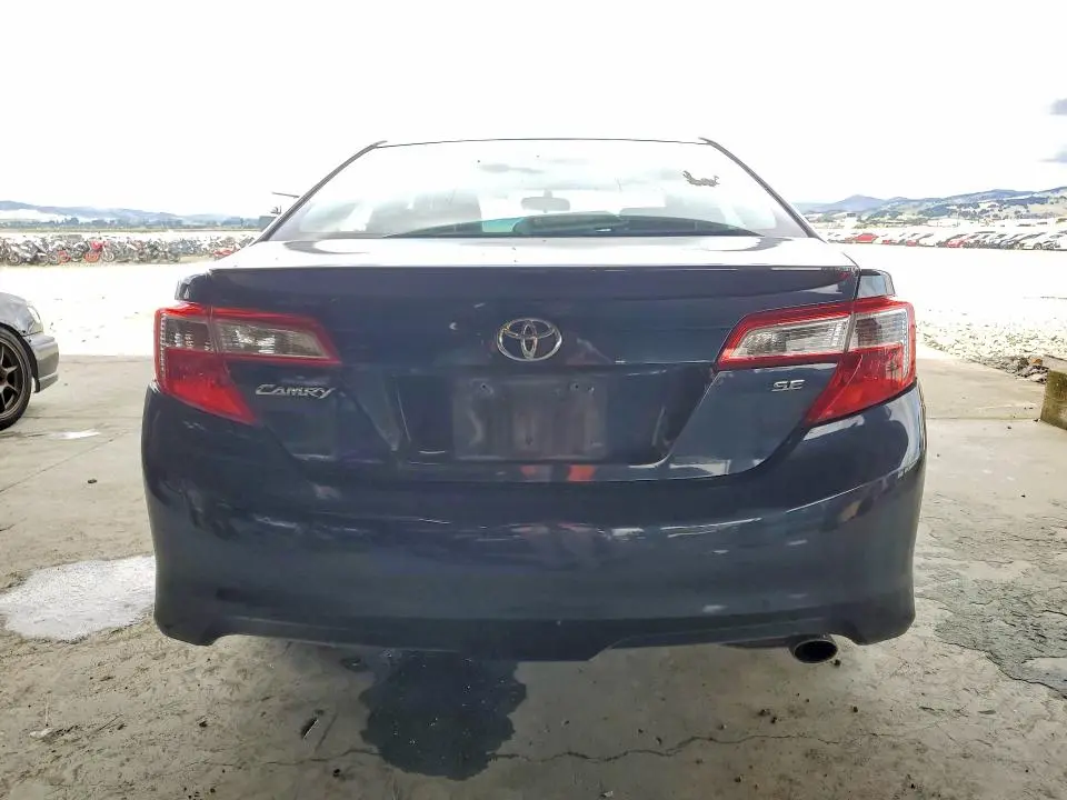 2014 TOYOTA CAMRY SE  
