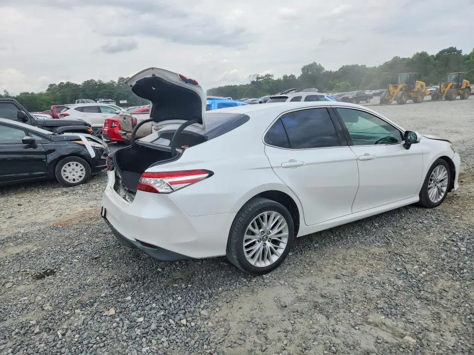 2018 TOYOTA CAMRY XLE  
