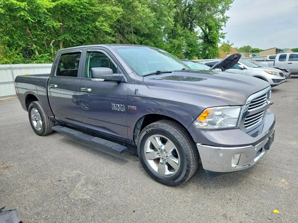 2018 RAM 1500 SLT  