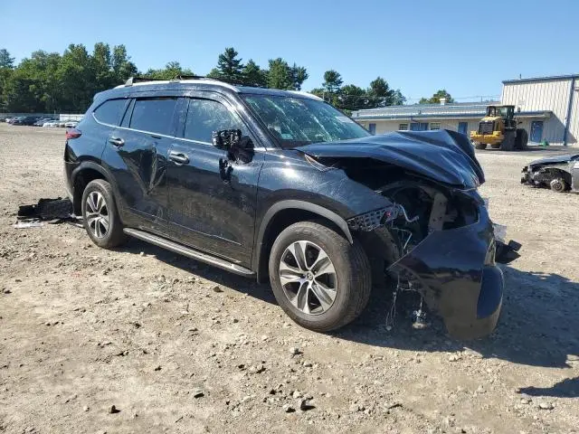 2022 TOYOTA HIGHLANDER XLE  