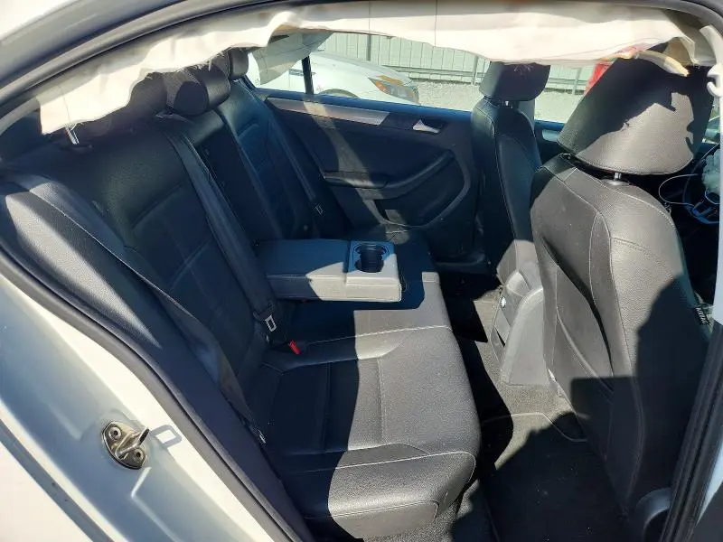 2015 VOLKSWAGEN JETTA SE  