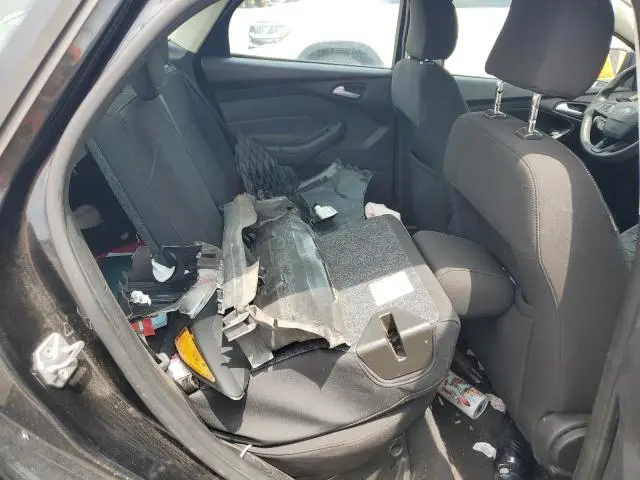 2015 FORD FOCUS SE  