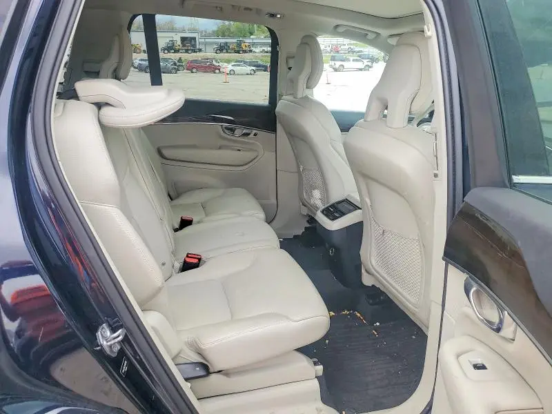 2017 VOLVO XC90 T6  