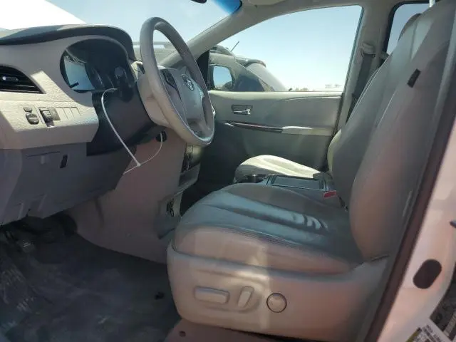2013 TOYOTA SIENNA XLE  