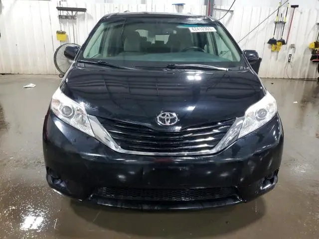 2016 TOYOTA SIENNA LE  