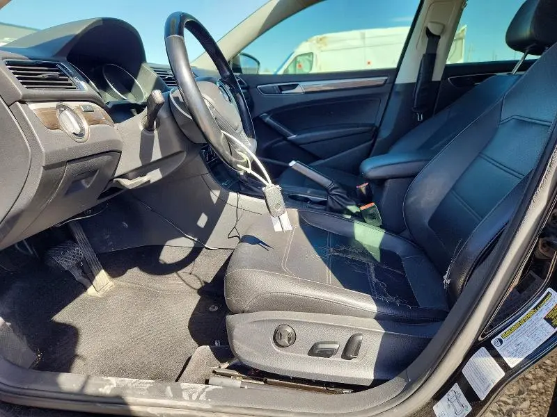2016 VOLKSWAGEN PASSAT SE  