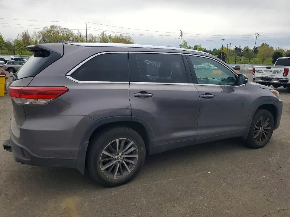 2019 TOYOTA HIGHLANDER XLE  