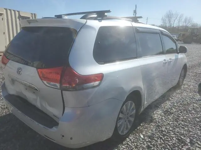 2012 TOYOTA SIENNA XLE