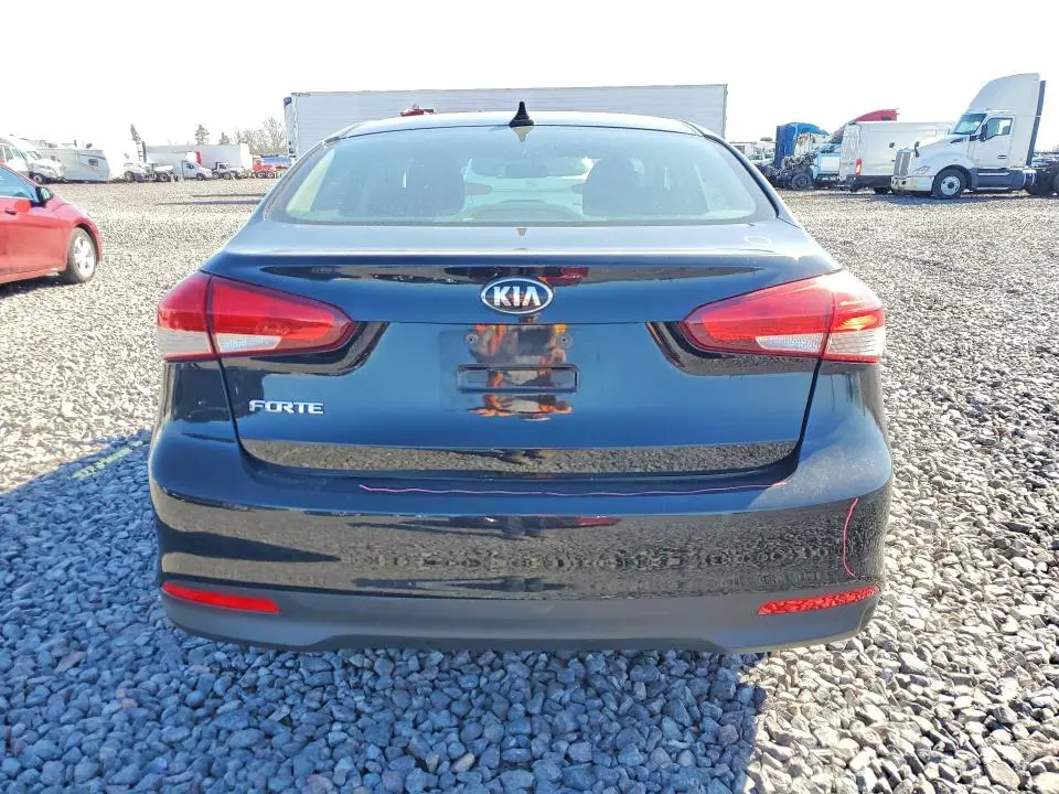 2017 KIA FORTE LX  