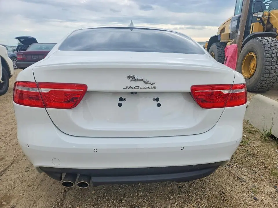 2018 JAGUAR XE R - SPORT  