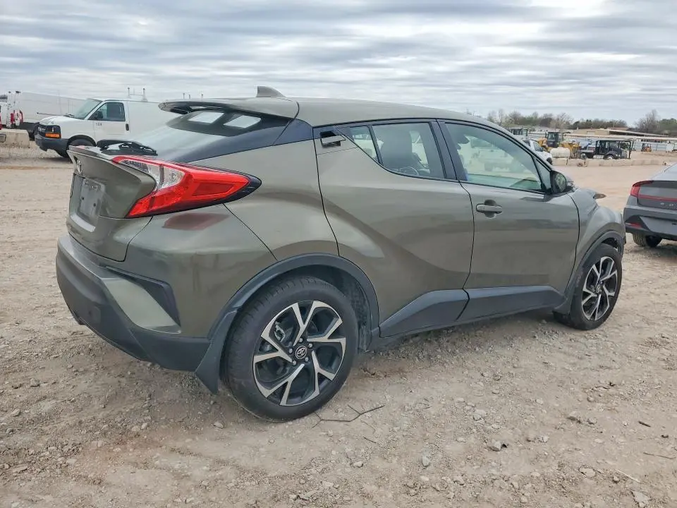 2021 TOYOTA C-HR XLE  