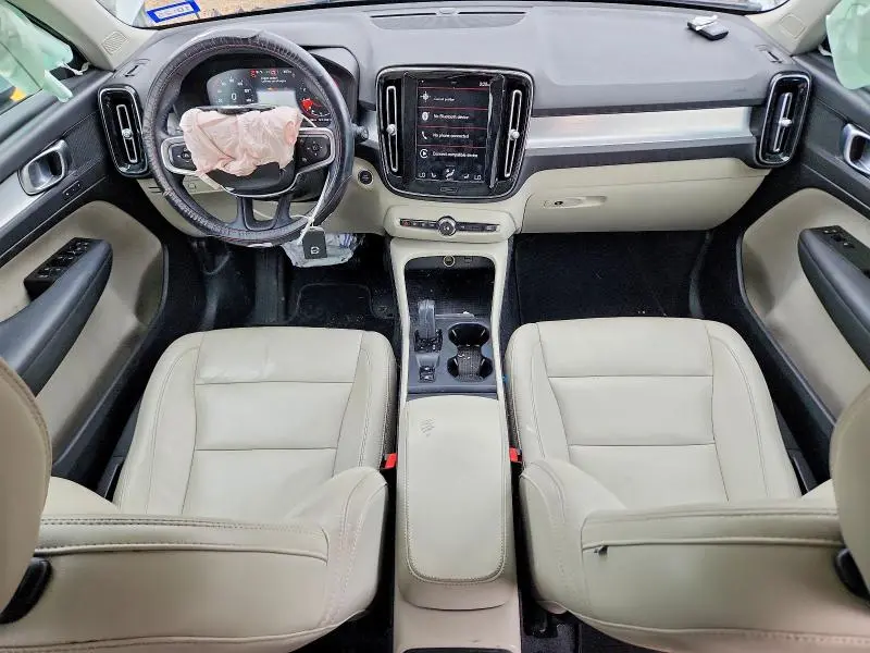 2021 VOLVO XC40 T5 MOMENTUM  