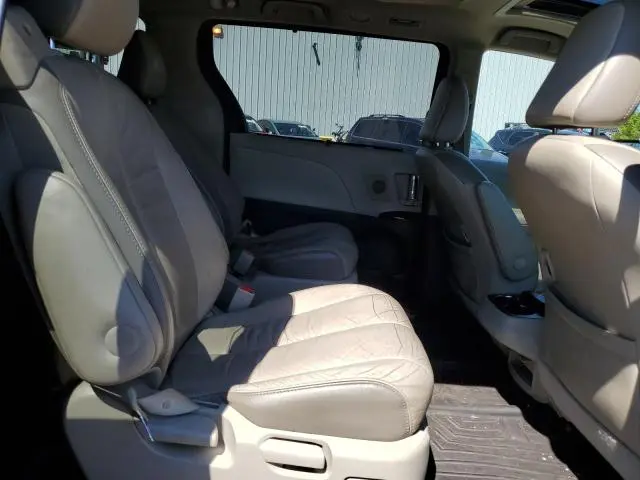 2014 TOYOTA SIENNA XLE  