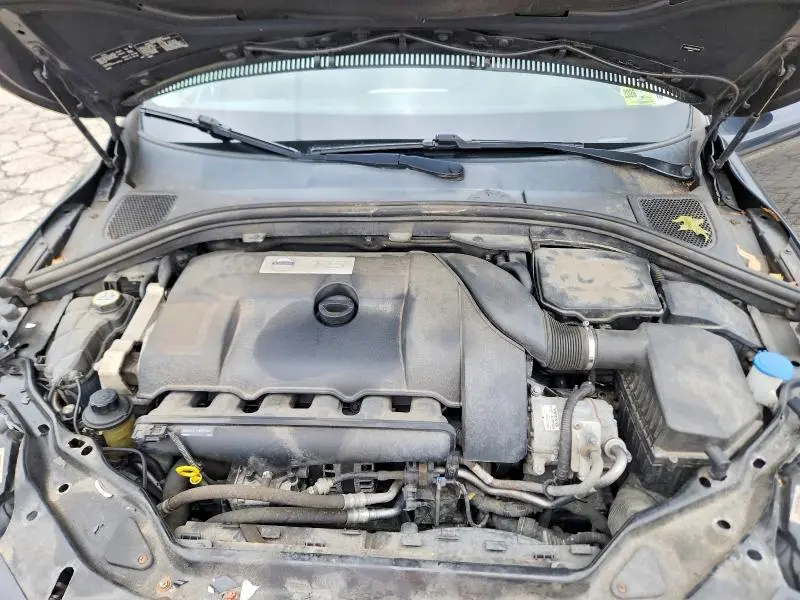 2015 VOLVO XC60 T6 PLATINUM  