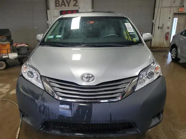 2011 TOYOTA SIENNA LE  