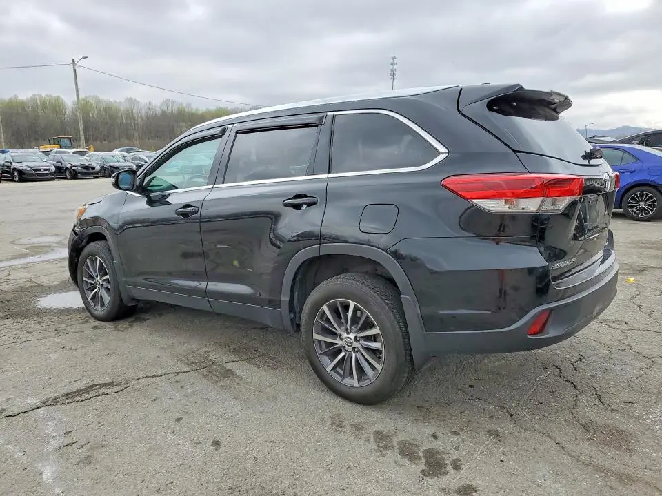2019 TOYOTA HIGHLANDER XLE  