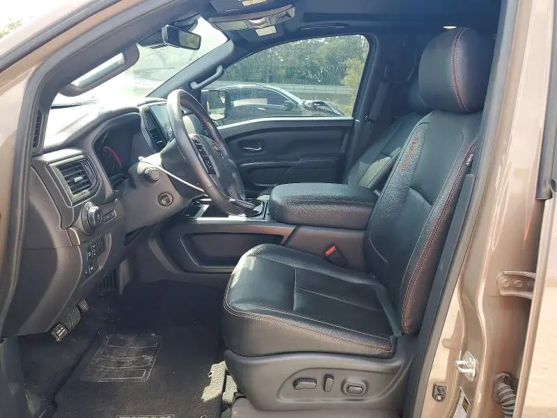 2024 NISSAN TITAN SV  