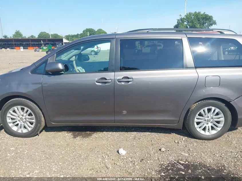 2011 TOYOTA SIENNA XLE V6