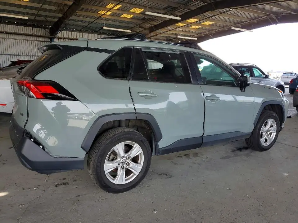 2021 TOYOTA RAV4 XLE  
