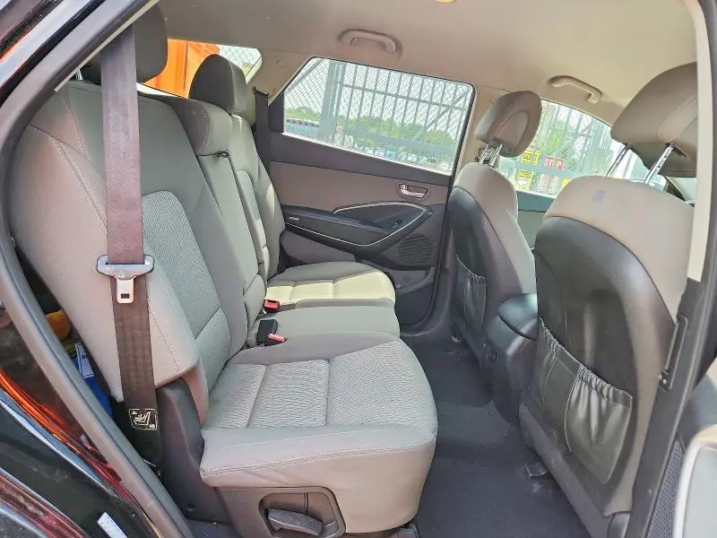 2018 HYUNDAI SANTA FE SE  
