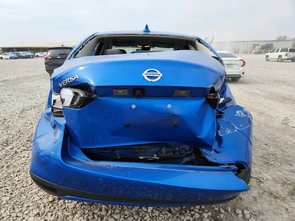 2021 NISSAN VERSA SV  