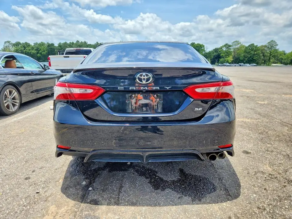 2018 TOYOTA CAMRY SE  
