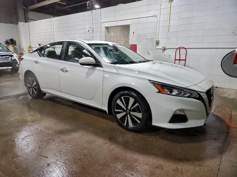 2022 NISSAN ALTIMA SV  