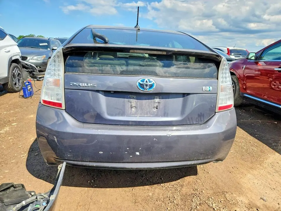 2010 TOYOTA PRIUS V  