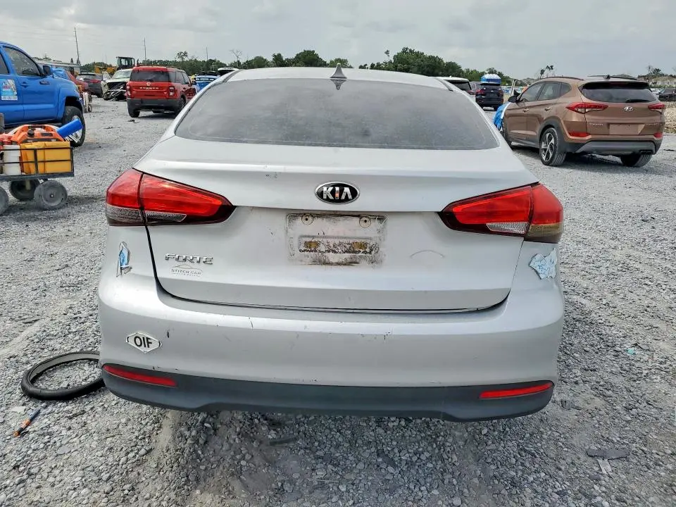 2017 KIA FORTE LX  