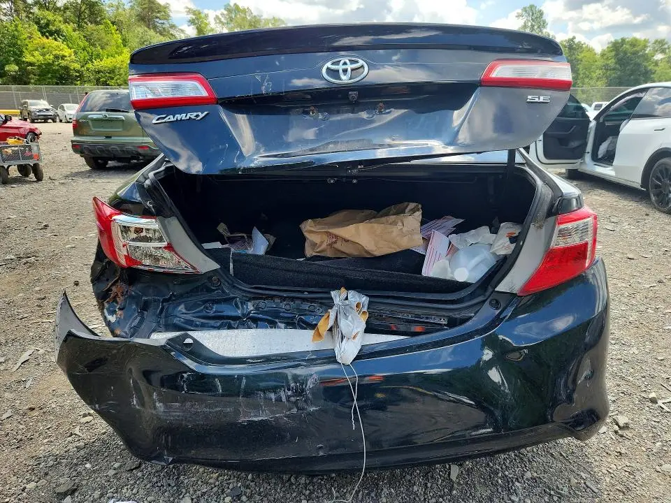2014 TOYOTA CAMRY SE  
