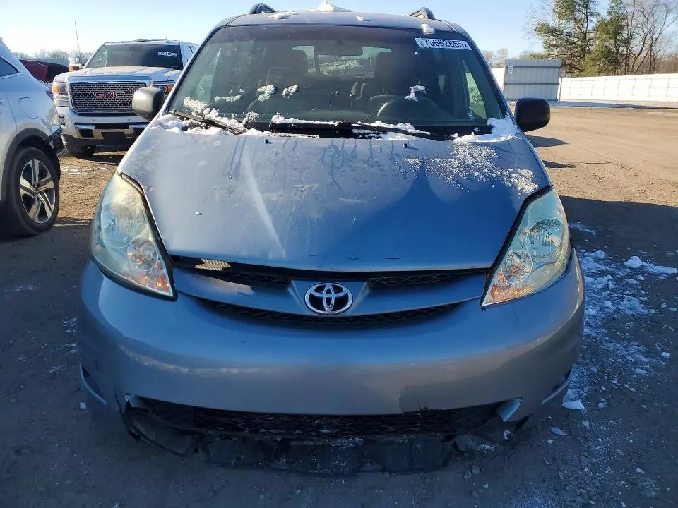 2010 TOYOTA SIENNA LE 7-PASSENGER  