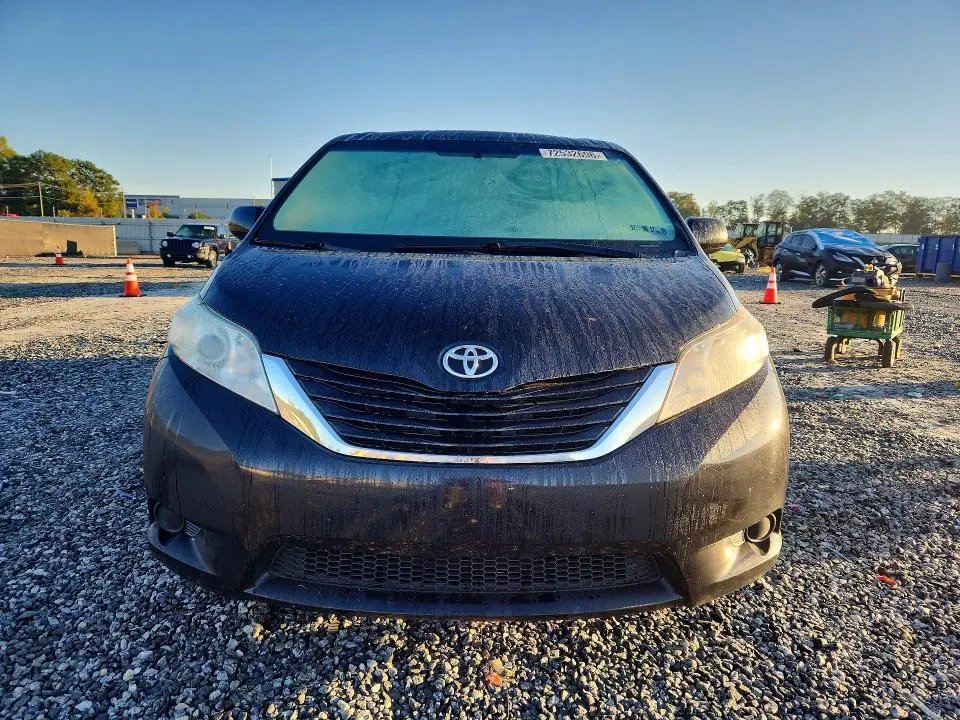 2011 TOYOTA SIENNA LE  