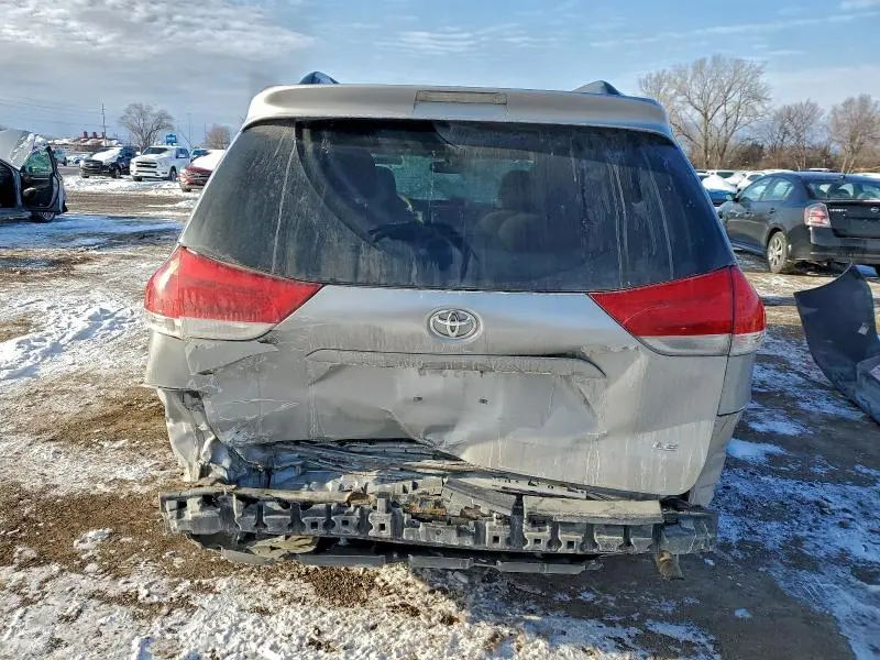 2011 TOYOTA SIENNA LE  
