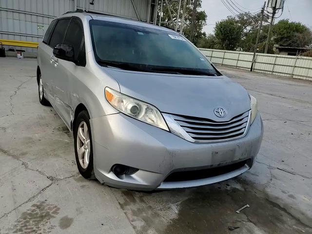 2015 TOYOTA SIENNA LE