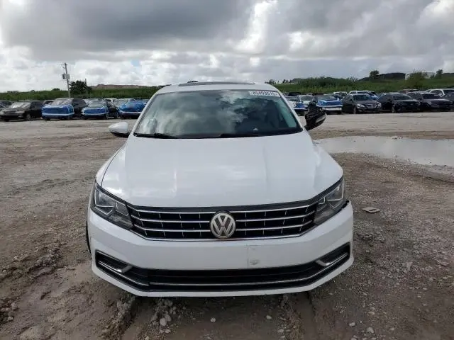 2016 VOLKSWAGEN PASSAT SE  