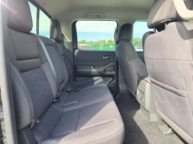 2024 NISSAN FRONTIER SV  