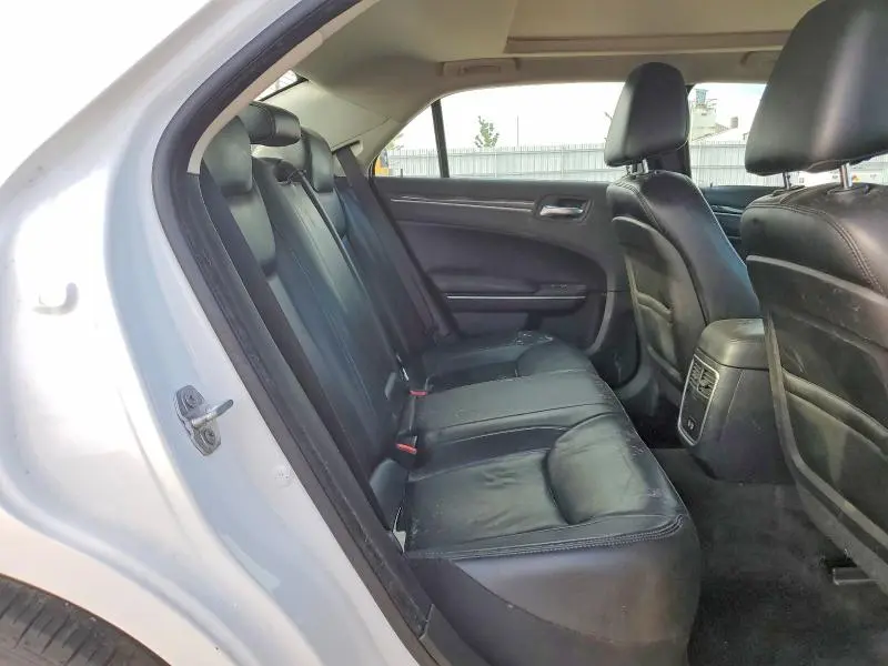 2016 CHRYSLER 300 LIMITED  