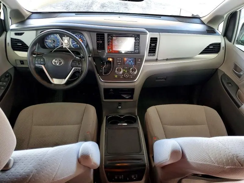 2019 TOYOTA SIENNA LE  