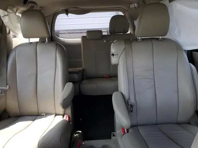 2011 TOYOTA SIENNA XLE  