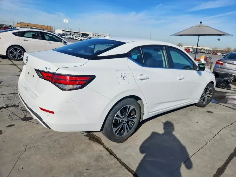 2022 NISSAN SENTRA SV  