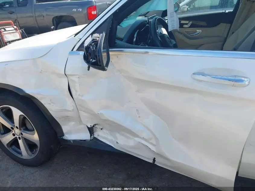 2017 MERCEDES-BENZ GLC 300 4MATIC