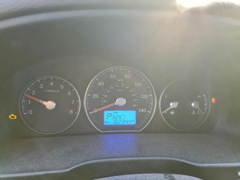 2011 HYUNDAI SANTA FE SE  