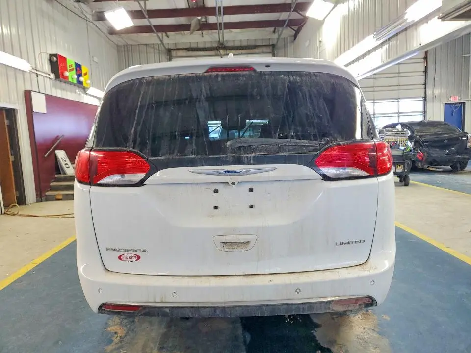 2018 CHRYSLER PACIFICA LIMITED  