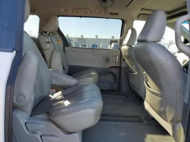 2014 TOYOTA SIENNA XLE  