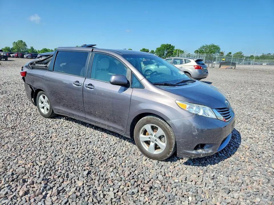 2015 TOYOTA SIENNA LE  