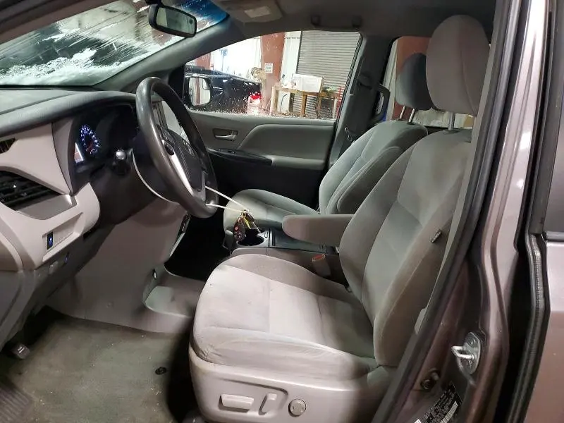 2015 TOYOTA SIENNA LE  