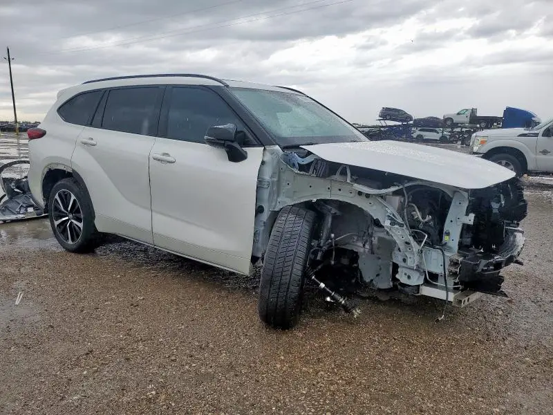 2021 TOYOTA HIGHLANDER XSE  